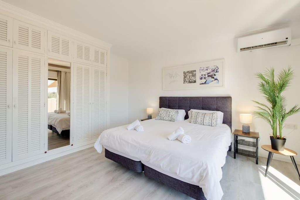 Moderne Villa, Pool+Meerblick,Schnelles Wifi,Klima كالاس ذي مايوركا المظهر الخارجي الصورة